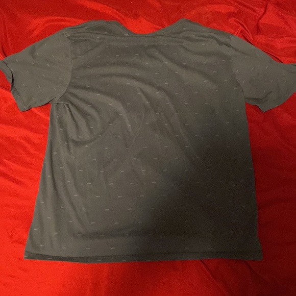 NIKE TEE|| SIZE MEDIUM|| GREAT CONDITION - Picture 2 of 2